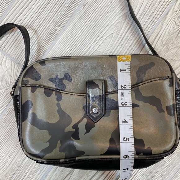 G.I.L.I. Camo Mini Crossbody Bag - Picture 8 of 11